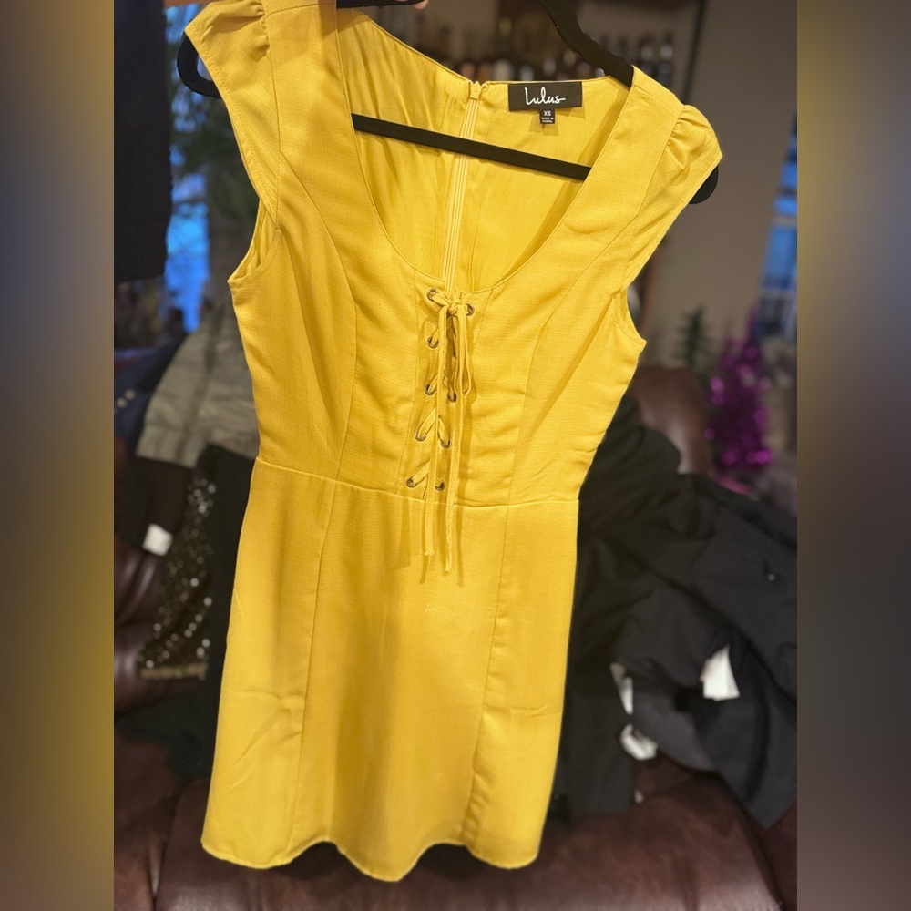 Like new! Lulus yellow mini dress size: XS